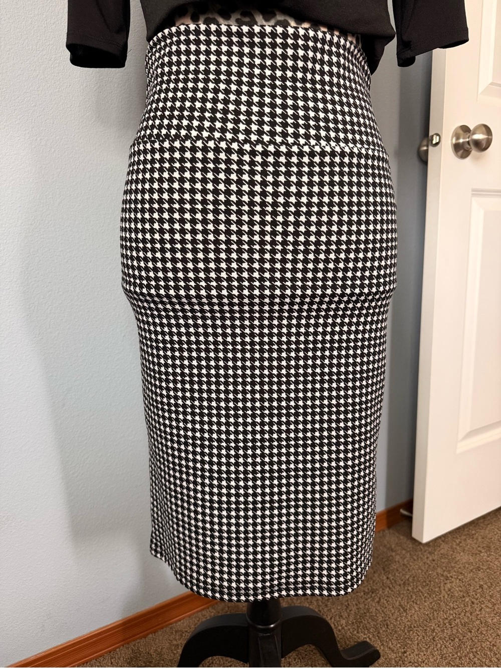 LuLaRoe Black and White Houndstooth Pencil Skirt
